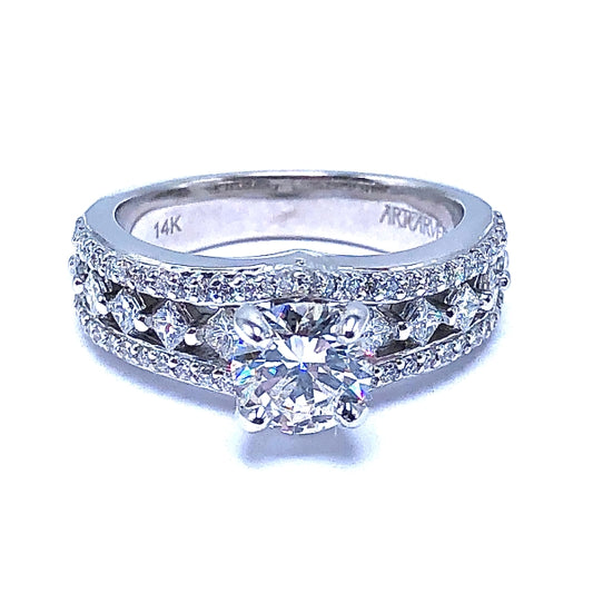 Round Diamond Engagement Ring