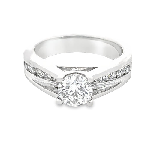 Round Diamond Engagement Ring