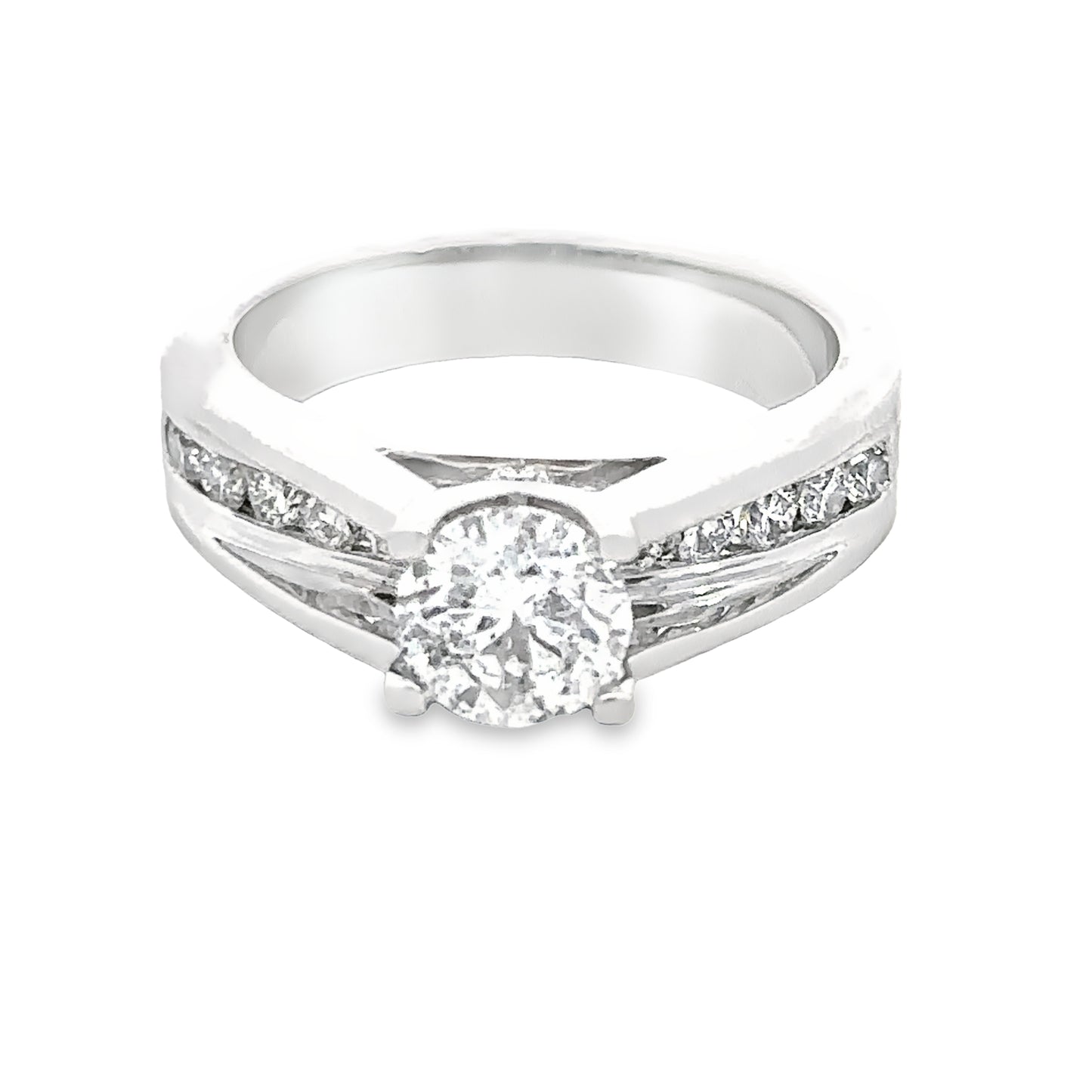 Round Diamond Engagement Ring