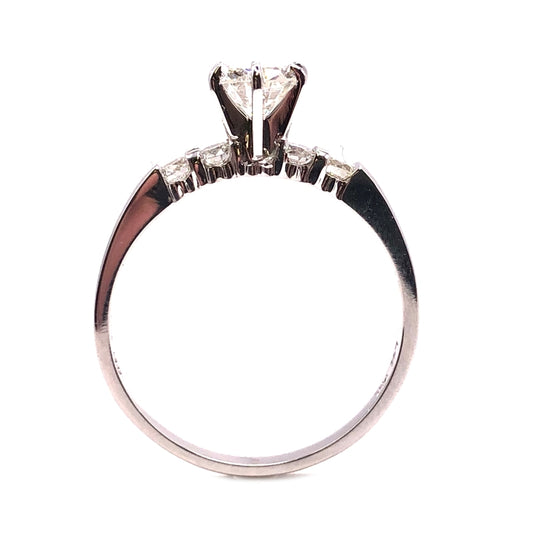 Round Diamond Engagement Ring