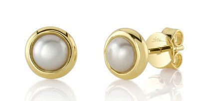 Shy Creation Pearl Studs